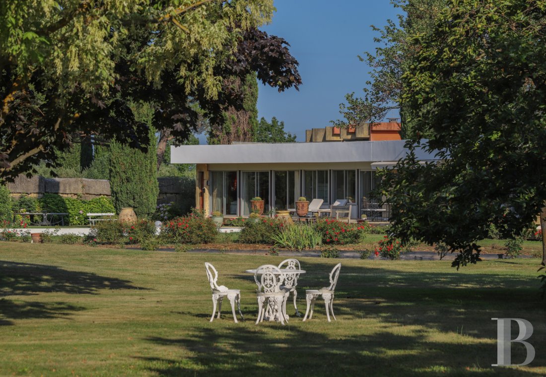 Proche de Nîmes et au cœur d’un domaine arboricole une villa conçue et réalisée par un architecte moderniste  - photo  n°7